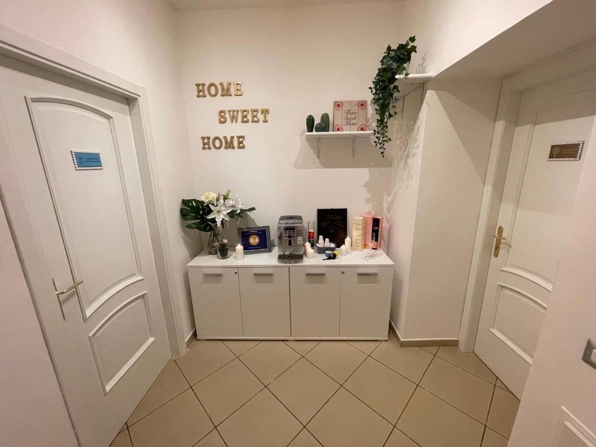 HOME SWEET HOME Storia di Napoli Esterno foto